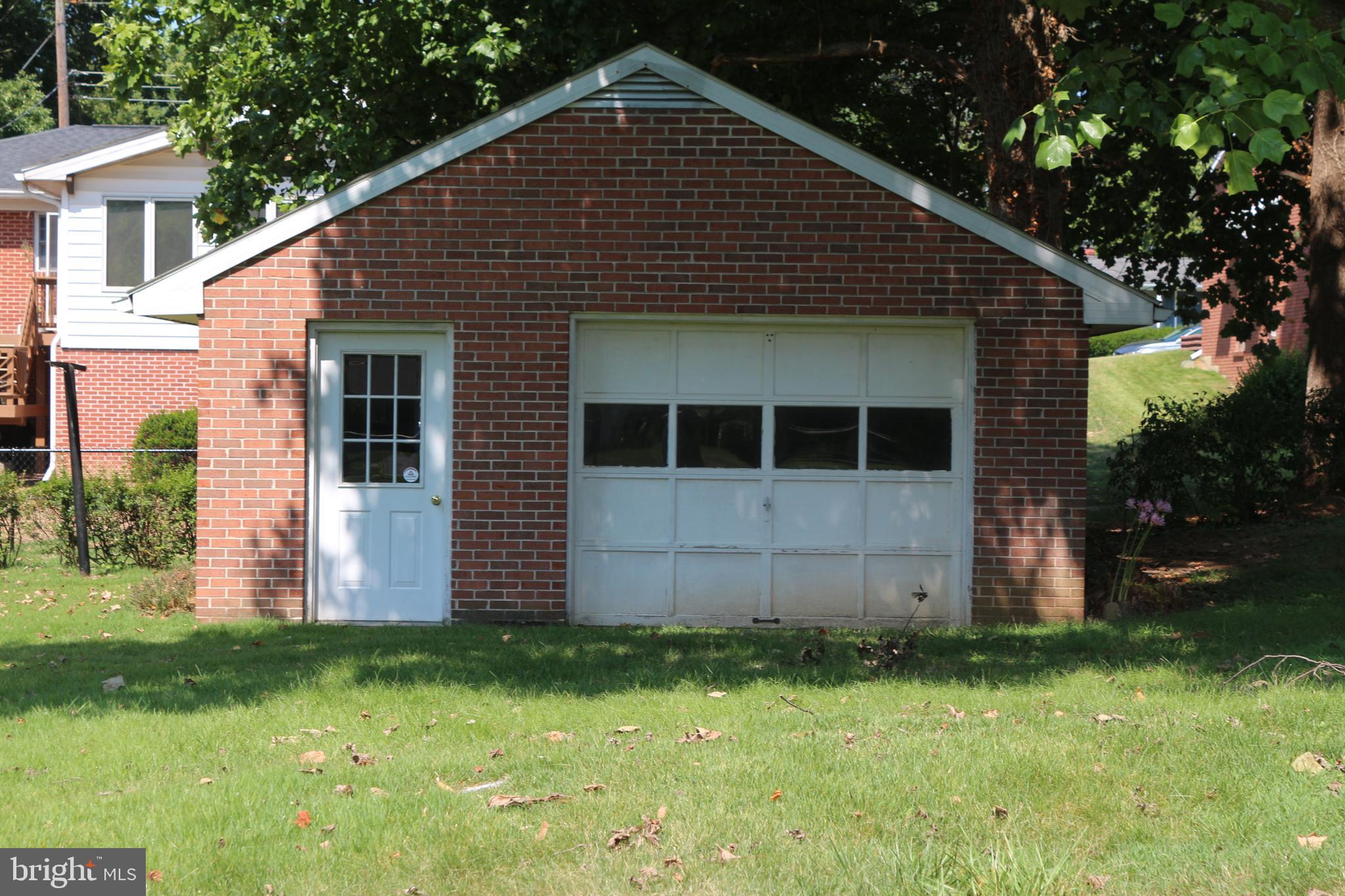 10804 ROESSNER AVENUE