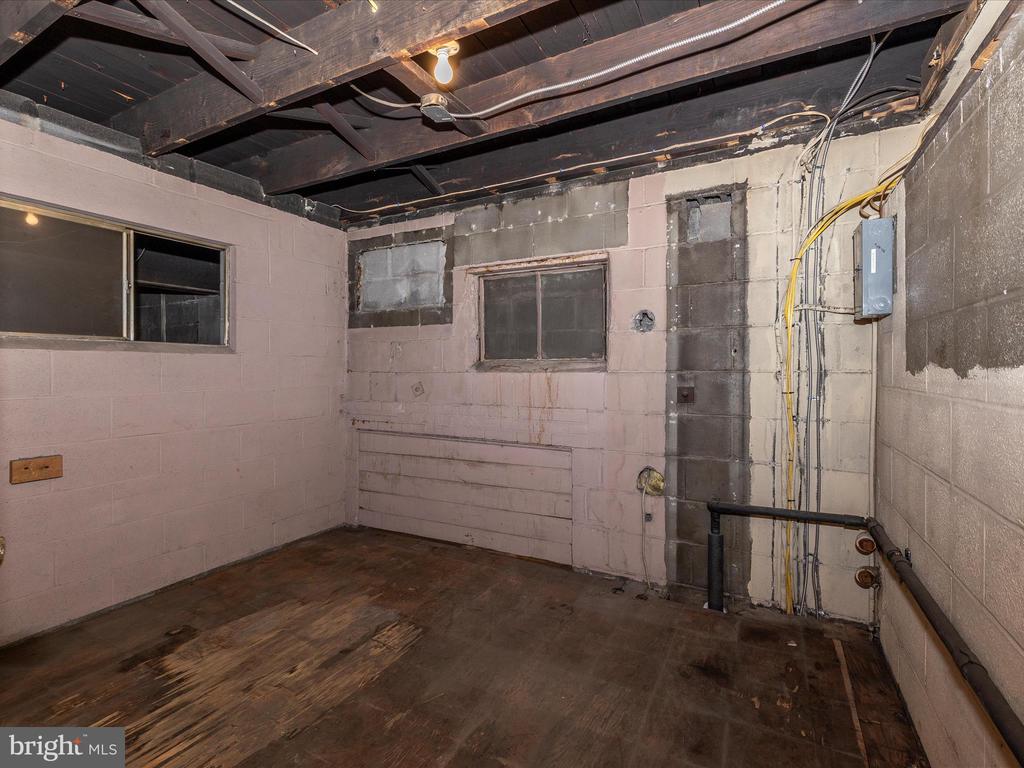 61 W LEE STREET