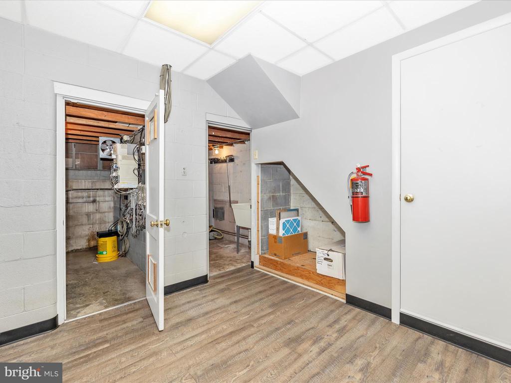 61 W LEE STREET