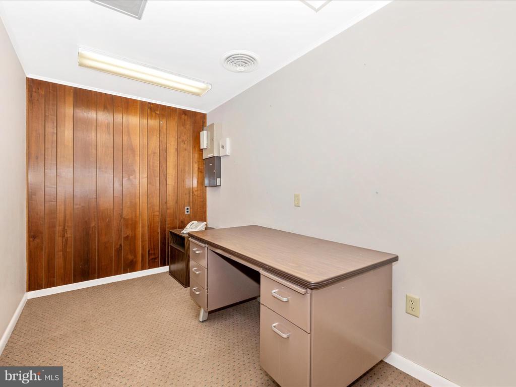 61 W LEE STREET
