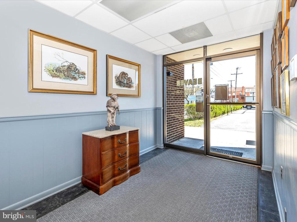 61 W LEE STREET