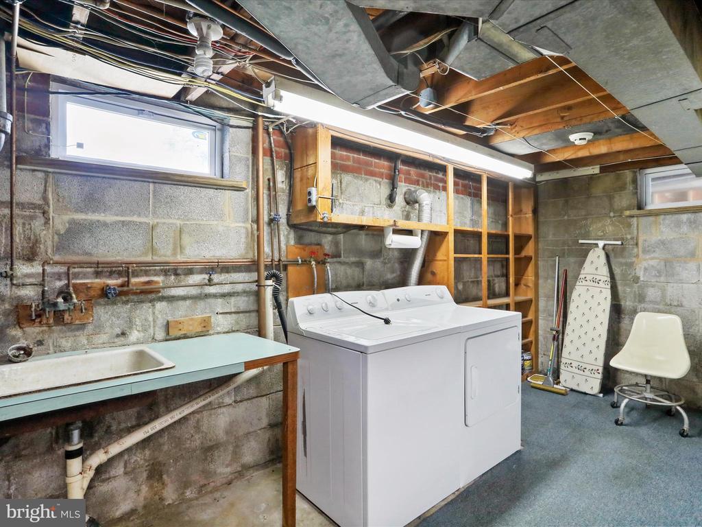 1016 BEECHWOOD DRIVE