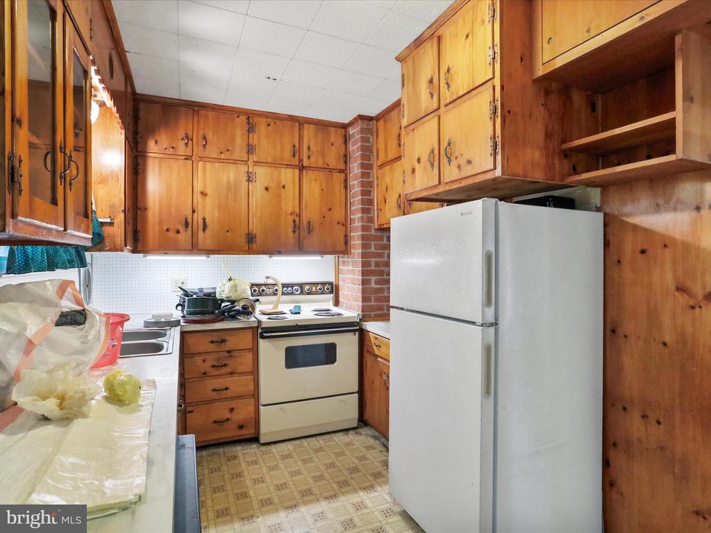 1016 BEECHWOOD DRIVE