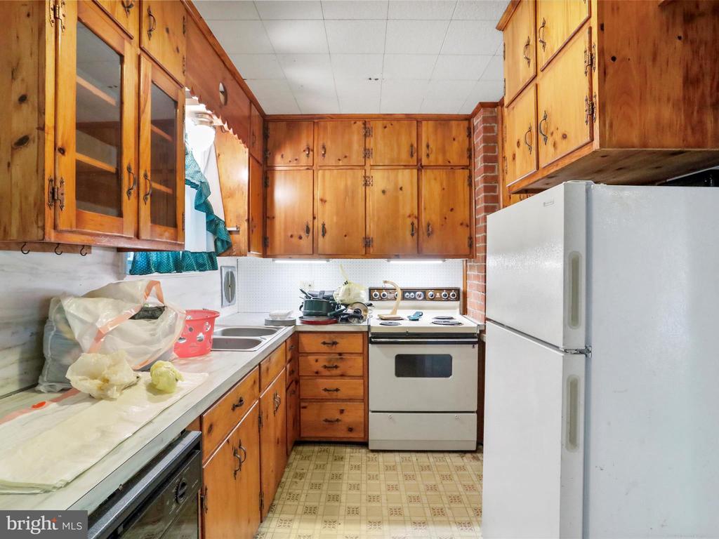 1016 BEECHWOOD DRIVE