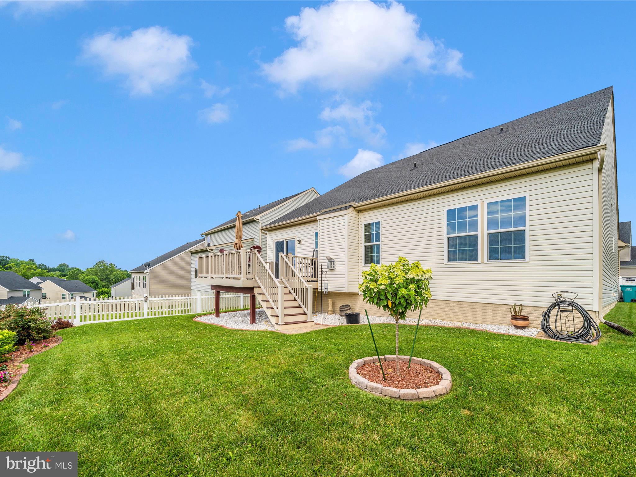 117 W WING WAY