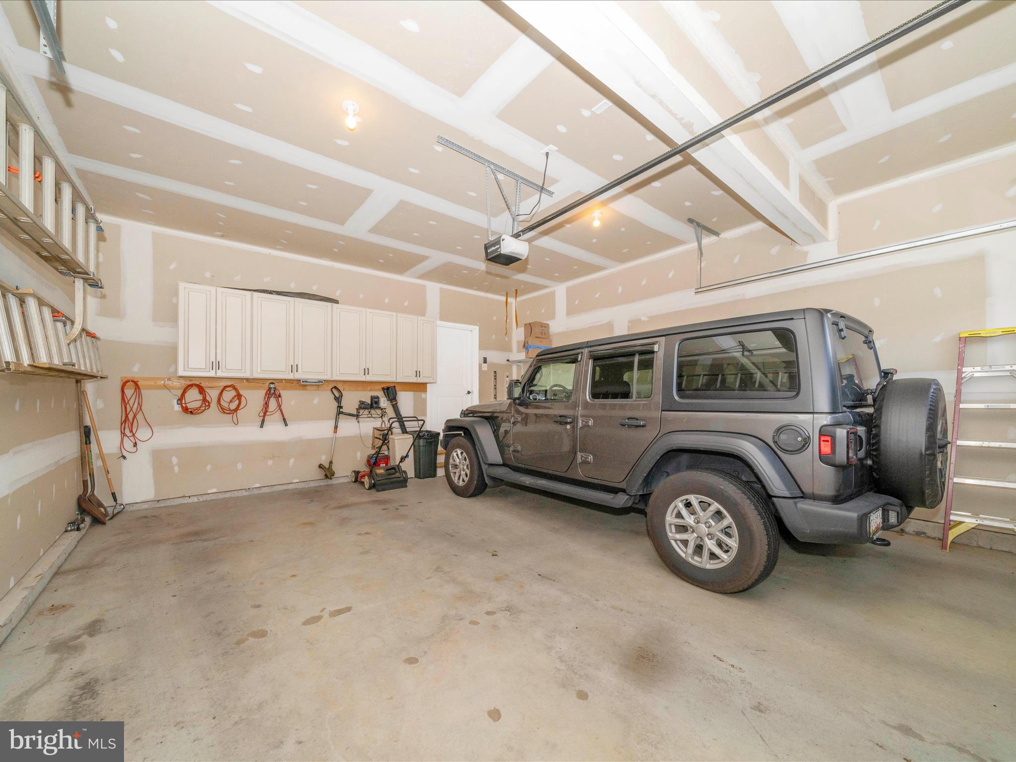 117 W WING WAY