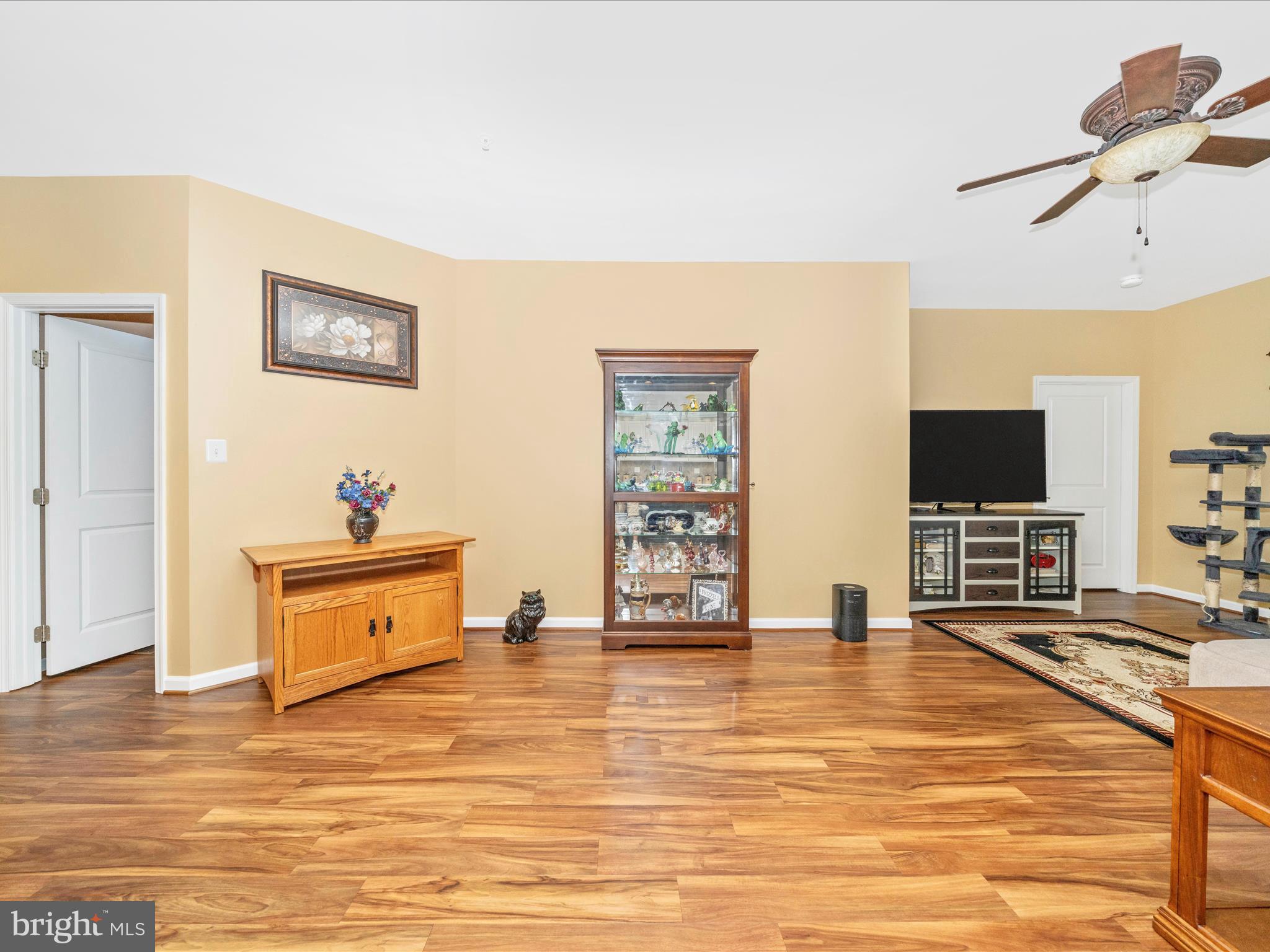 117 W WING WAY