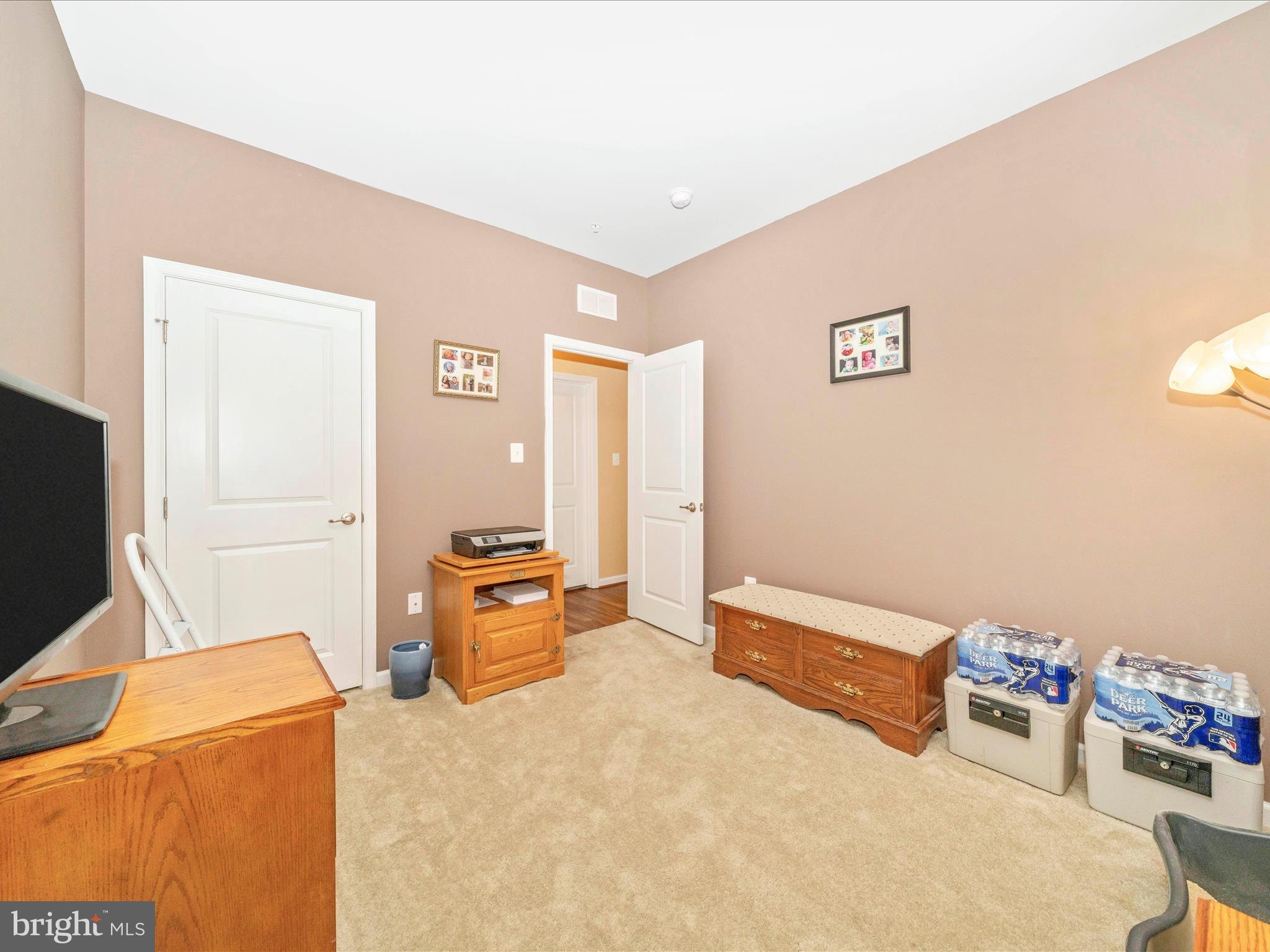 117 W WING WAY