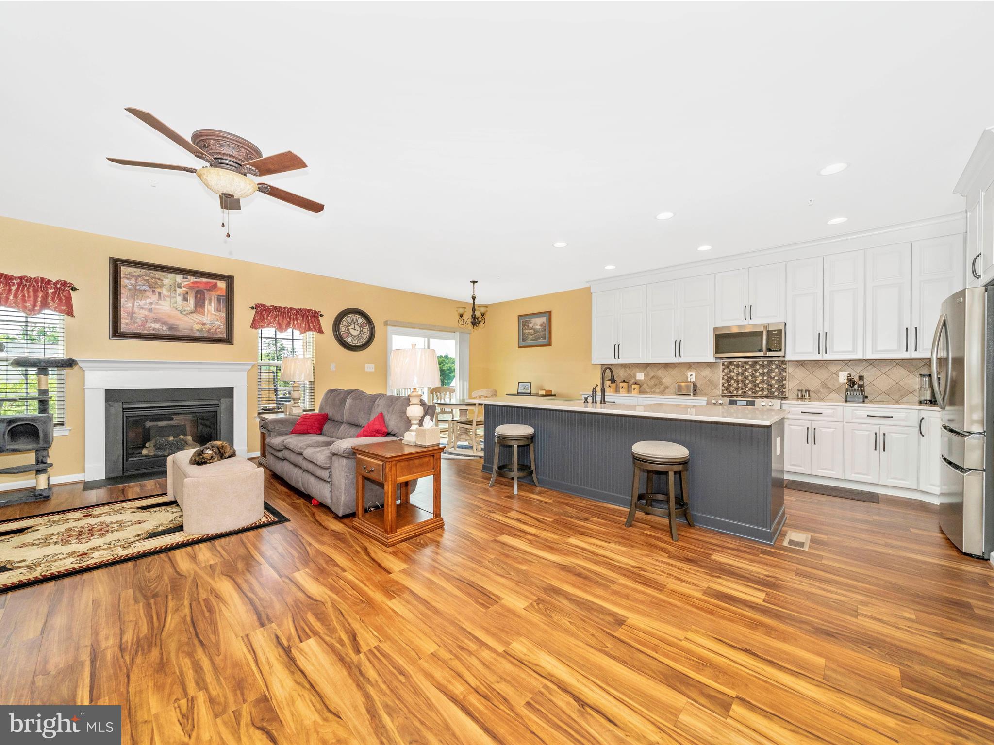 117 W WING WAY