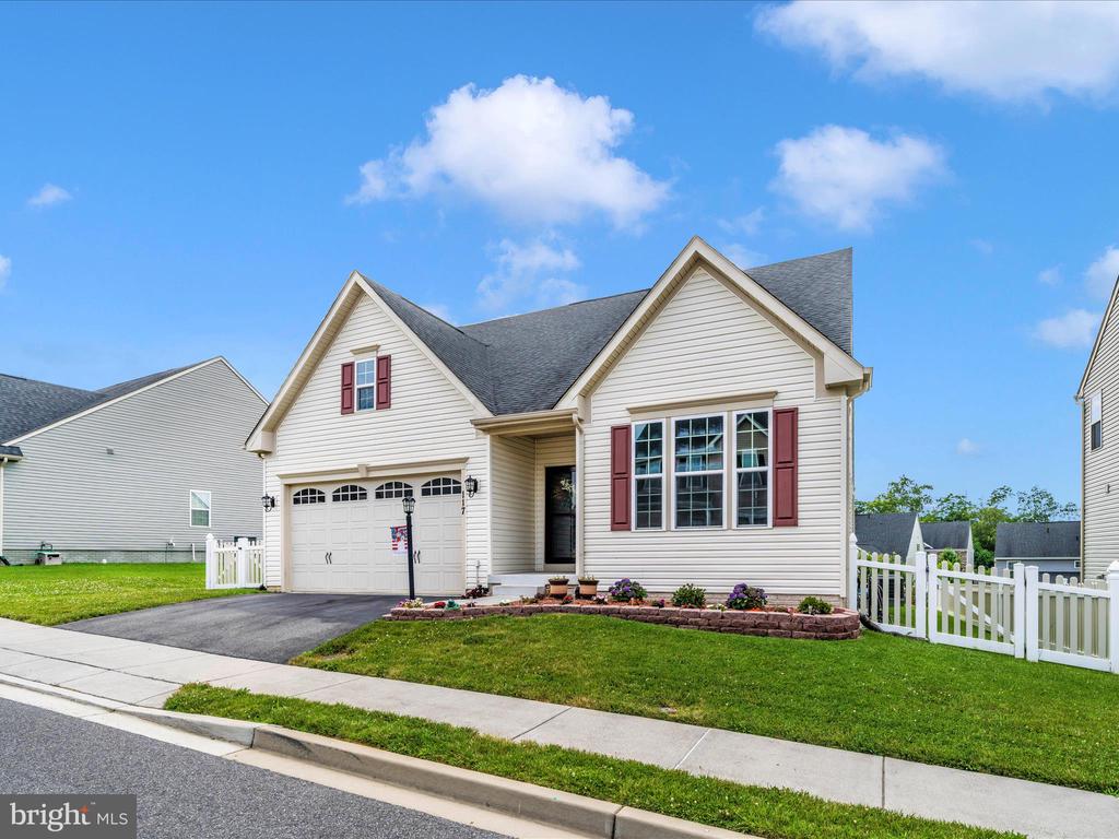 117 W WING WAY