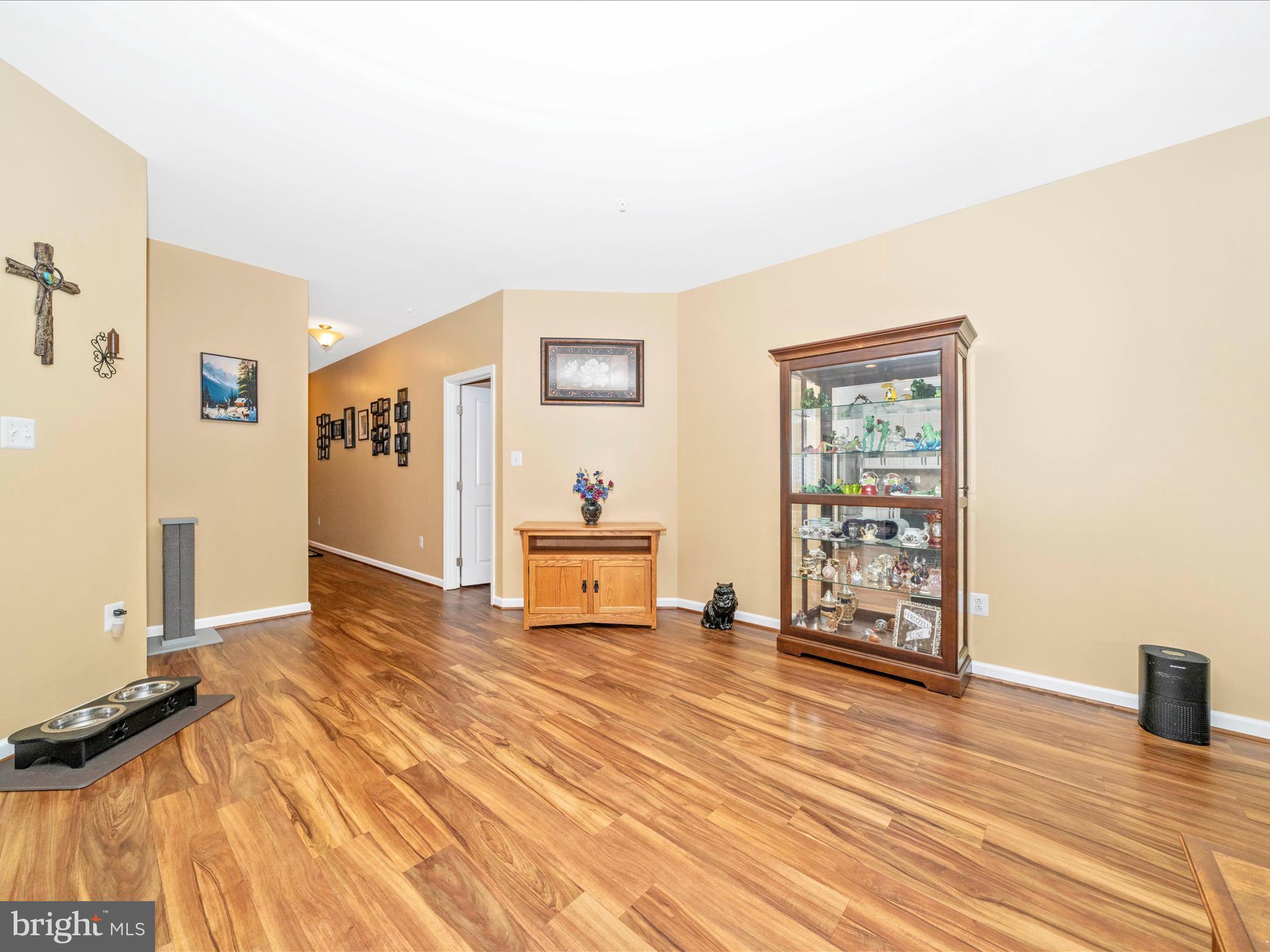 117 W WING WAY