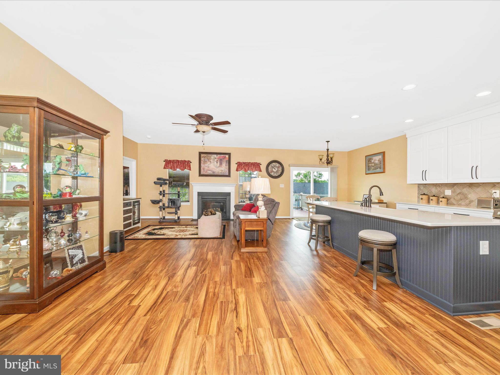 117 W WING WAY