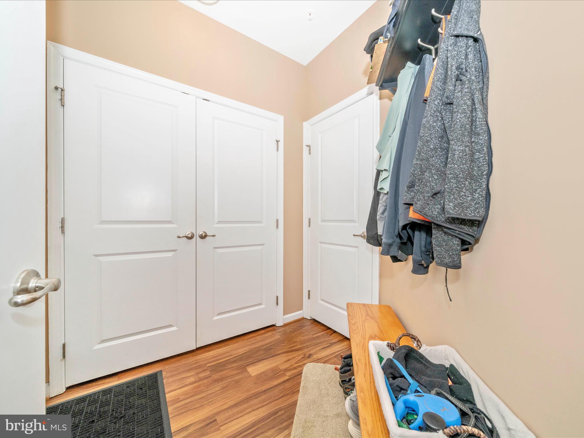 117 W WING WAY