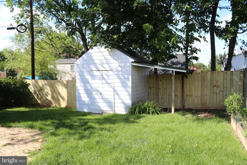1056 BEECHWOOD DRIVE