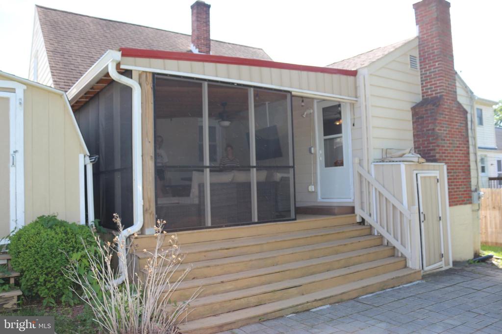 1056 BEECHWOOD DRIVE