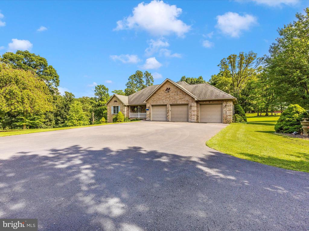 7613 DOYLE LANE