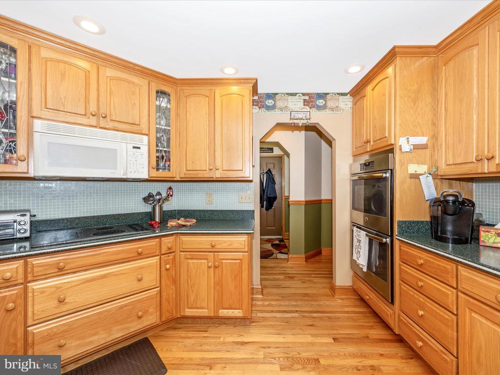 7613 DOYLE LANE