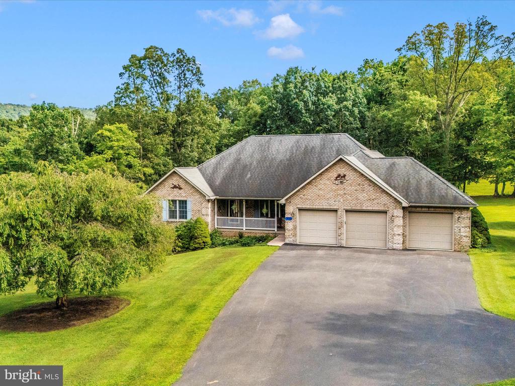 7613 DOYLE LANE