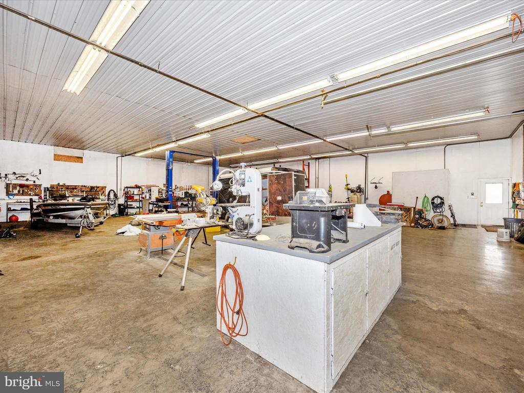 7613 DOYLE LANE
