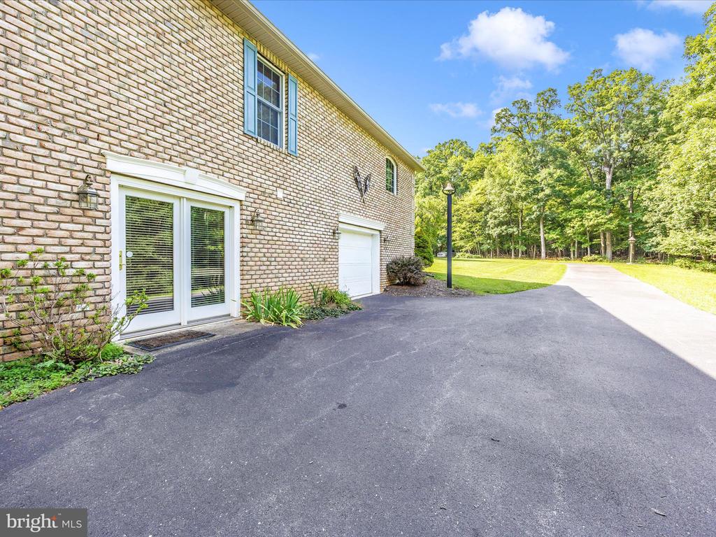 7613 DOYLE LANE