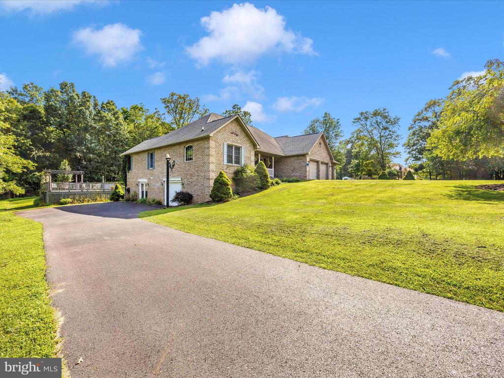 7613 DOYLE LANE