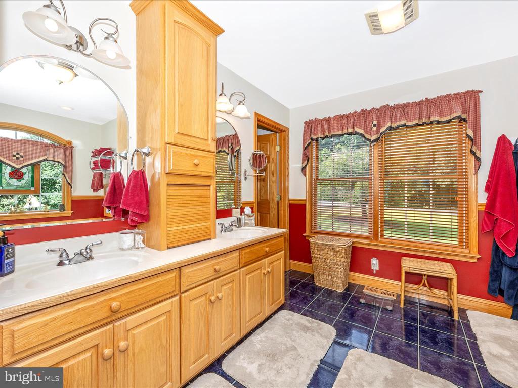 7613 DOYLE LANE