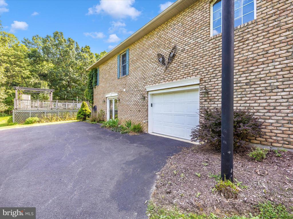 7613 DOYLE LANE