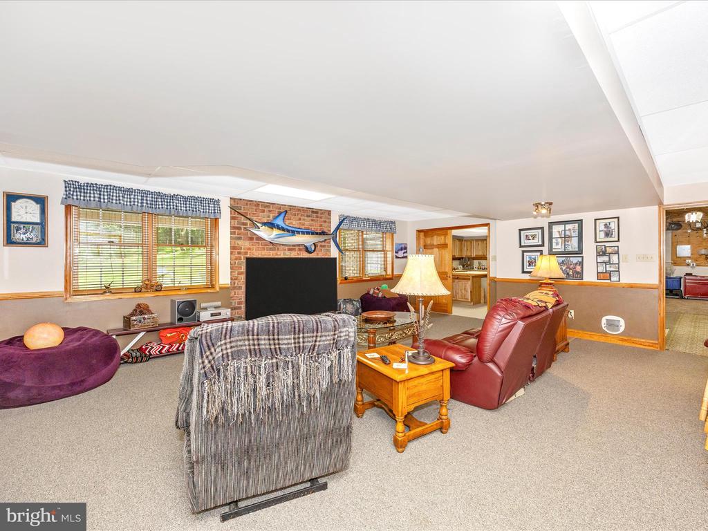 7613 DOYLE LANE