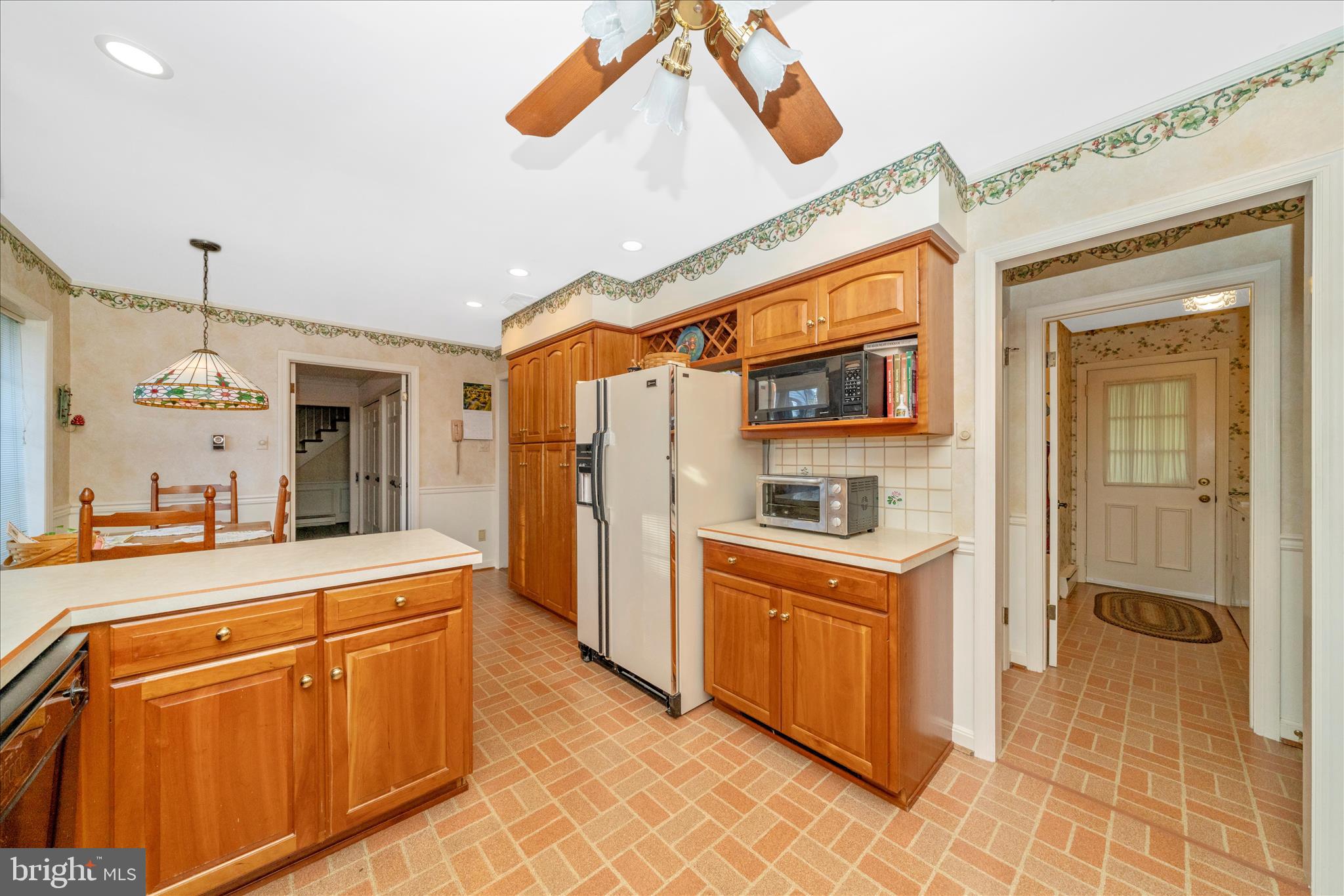 1900 MAPLEWOOD DRIVE