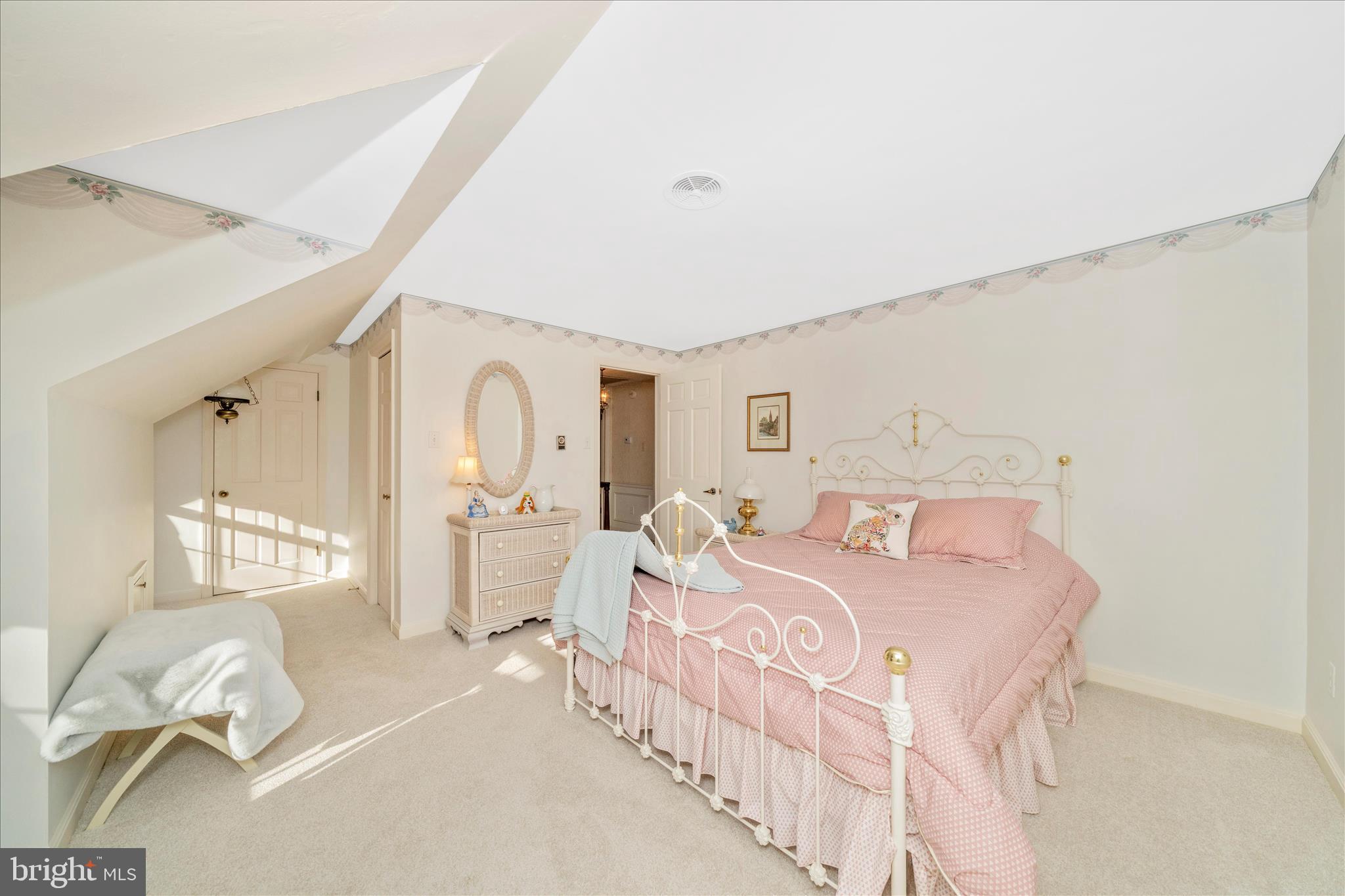 1900 MAPLEWOOD DRIVE