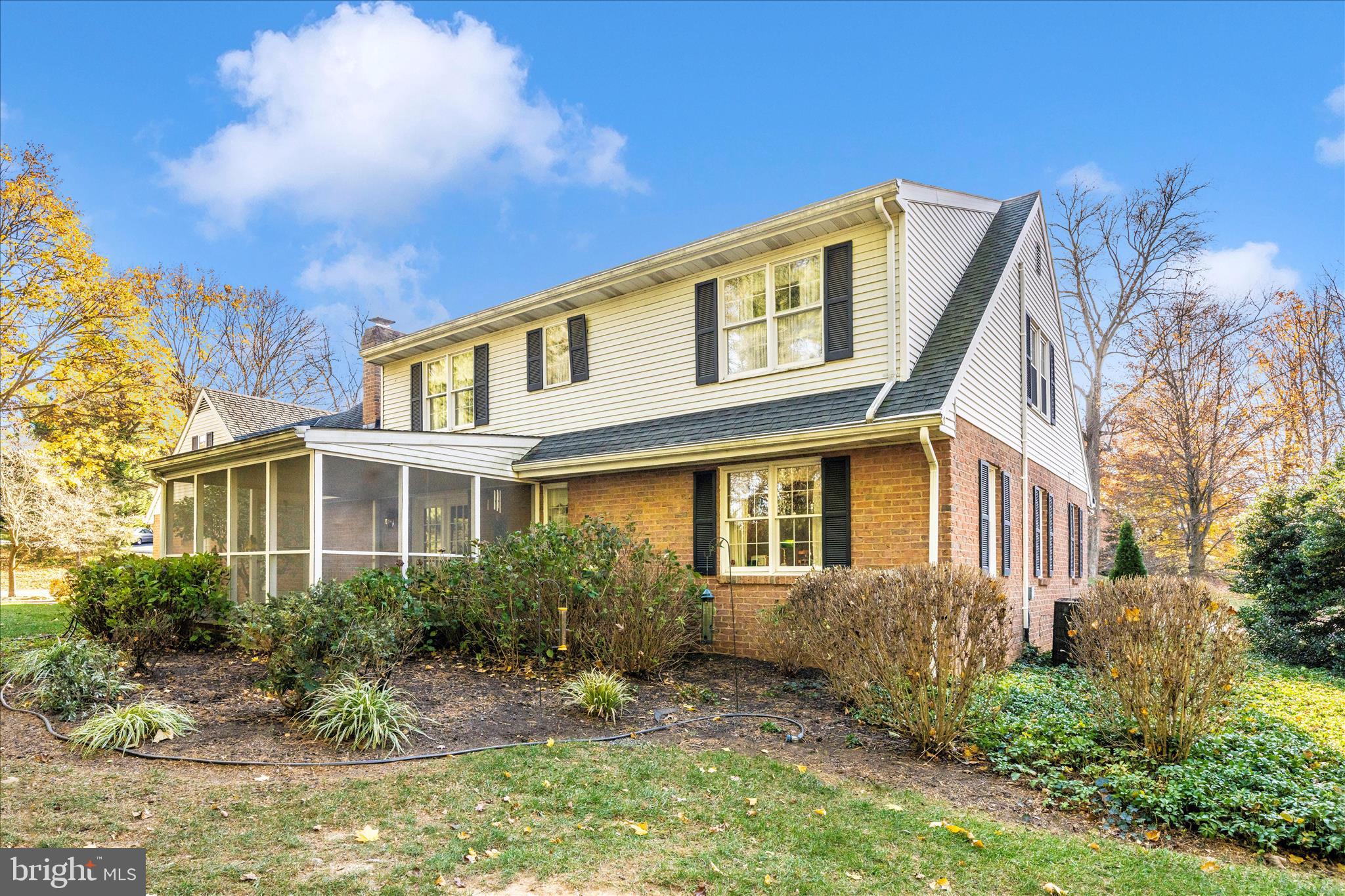 1900 MAPLEWOOD DRIVE