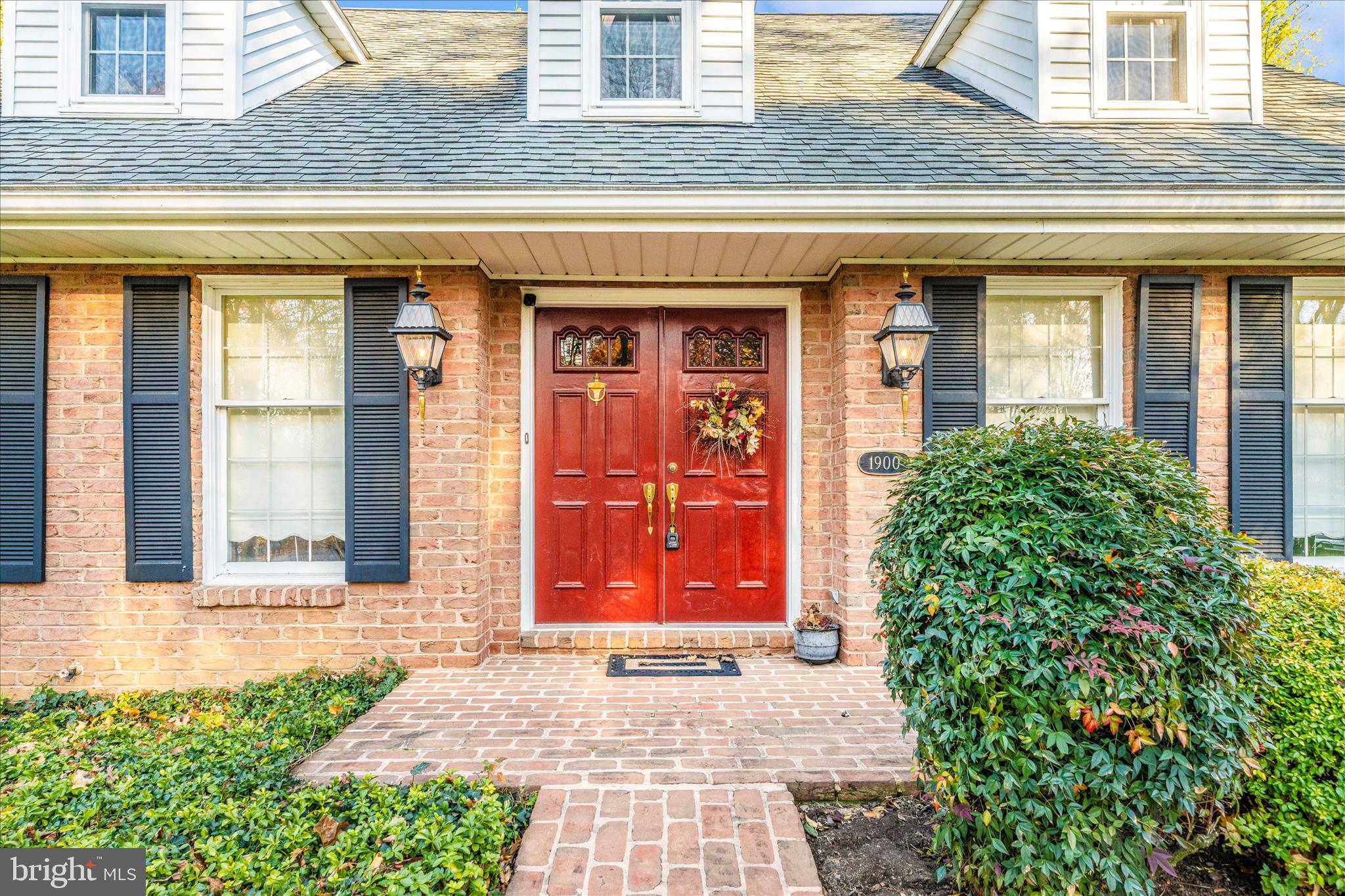 1900 MAPLEWOOD DRIVE