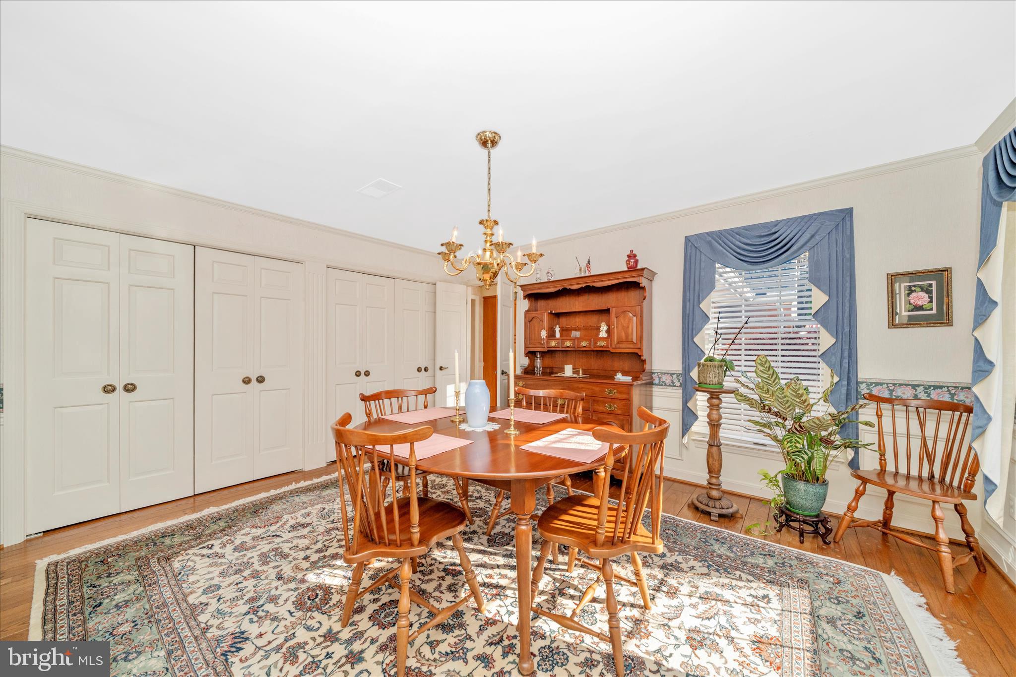 1900 MAPLEWOOD DRIVE