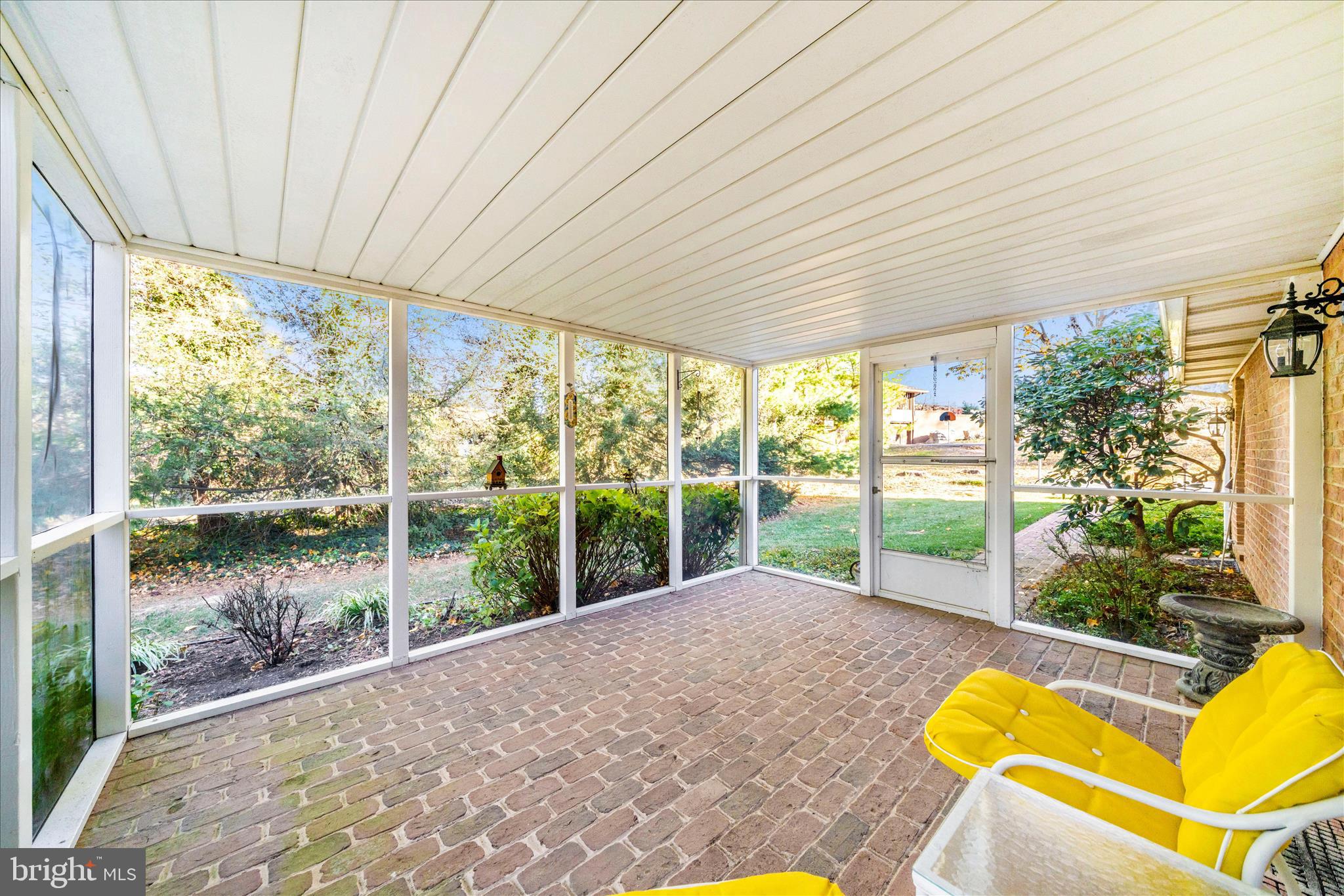 1900 MAPLEWOOD DRIVE