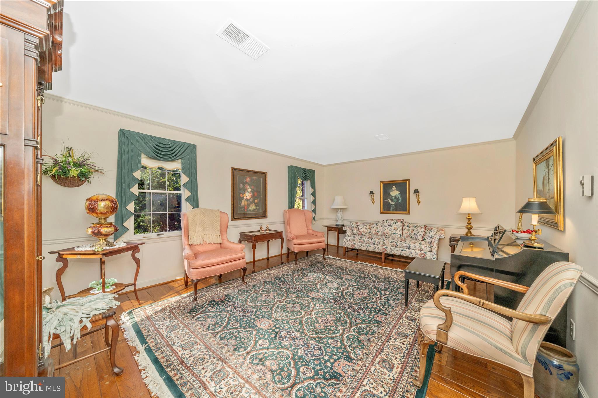 1900 MAPLEWOOD DRIVE