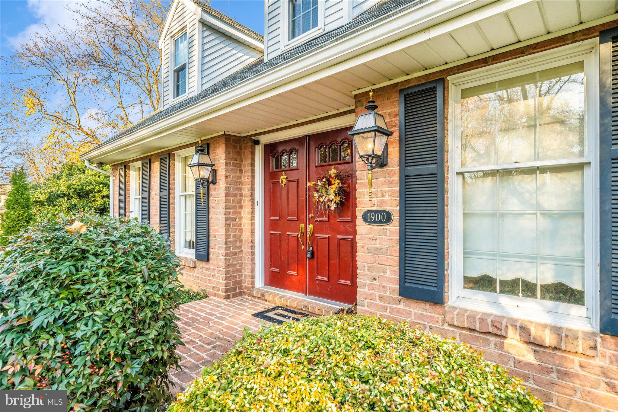 1900 MAPLEWOOD DRIVE