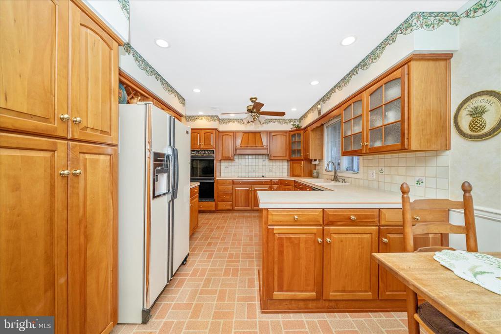 1900 MAPLEWOOD DRIVE