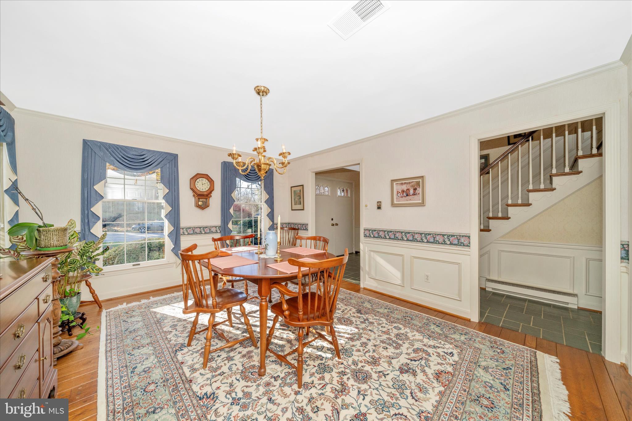 1900 MAPLEWOOD DRIVE