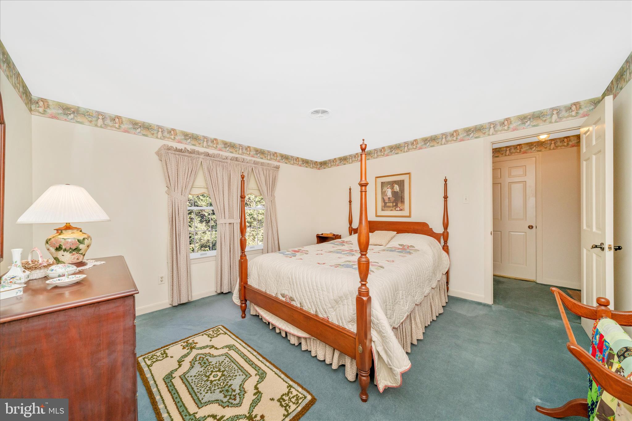1900 MAPLEWOOD DRIVE