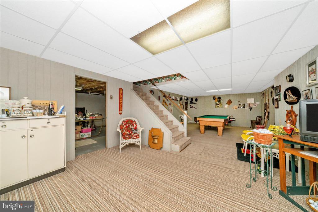 1900 MAPLEWOOD DRIVE