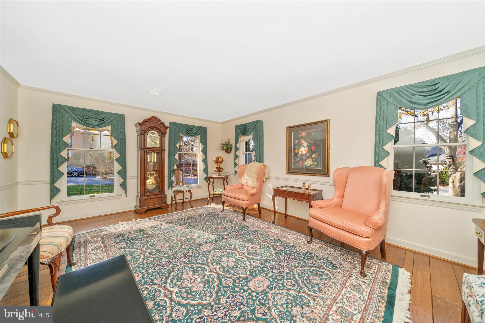1900 MAPLEWOOD DRIVE