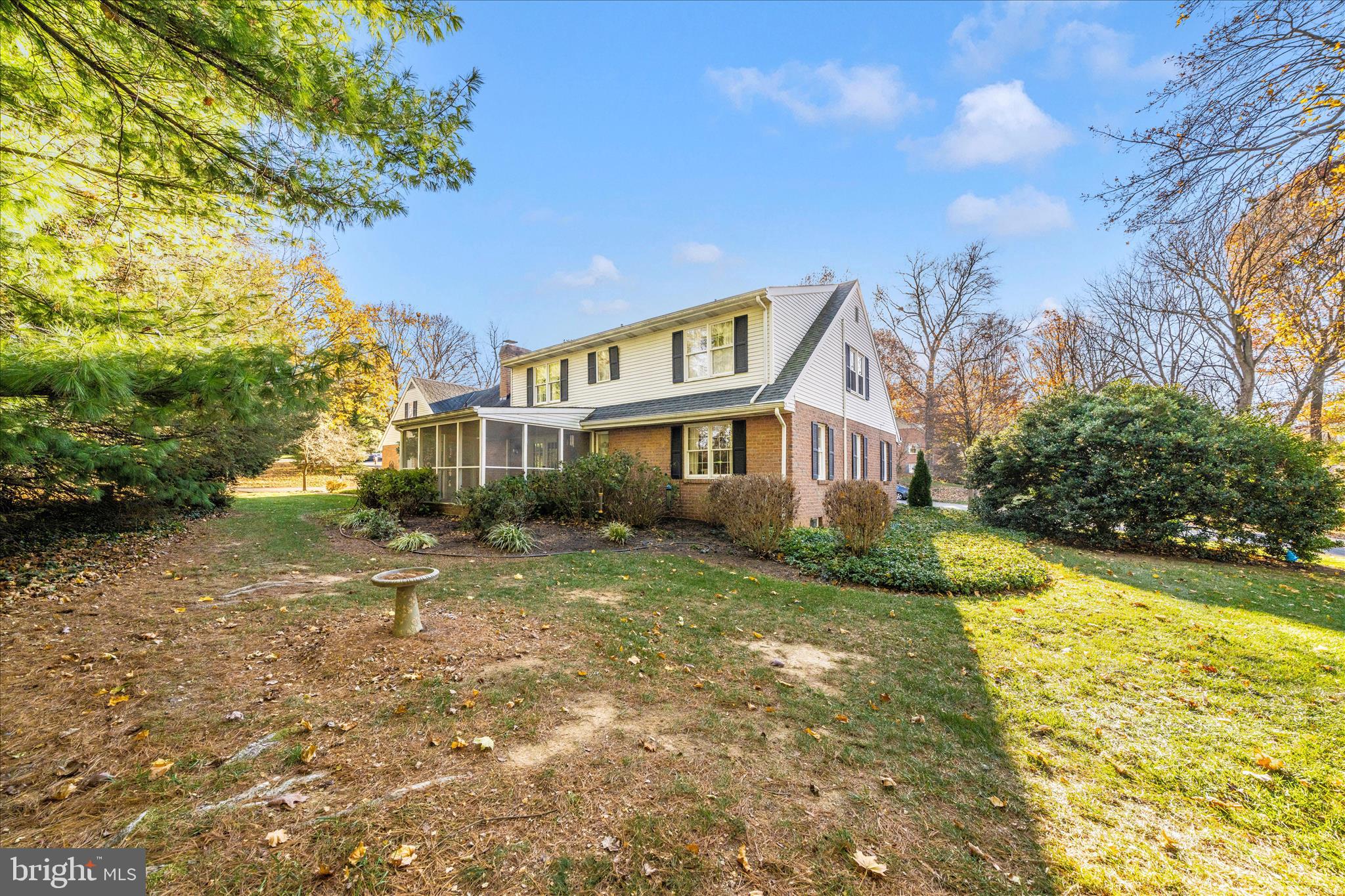 1900 MAPLEWOOD DRIVE