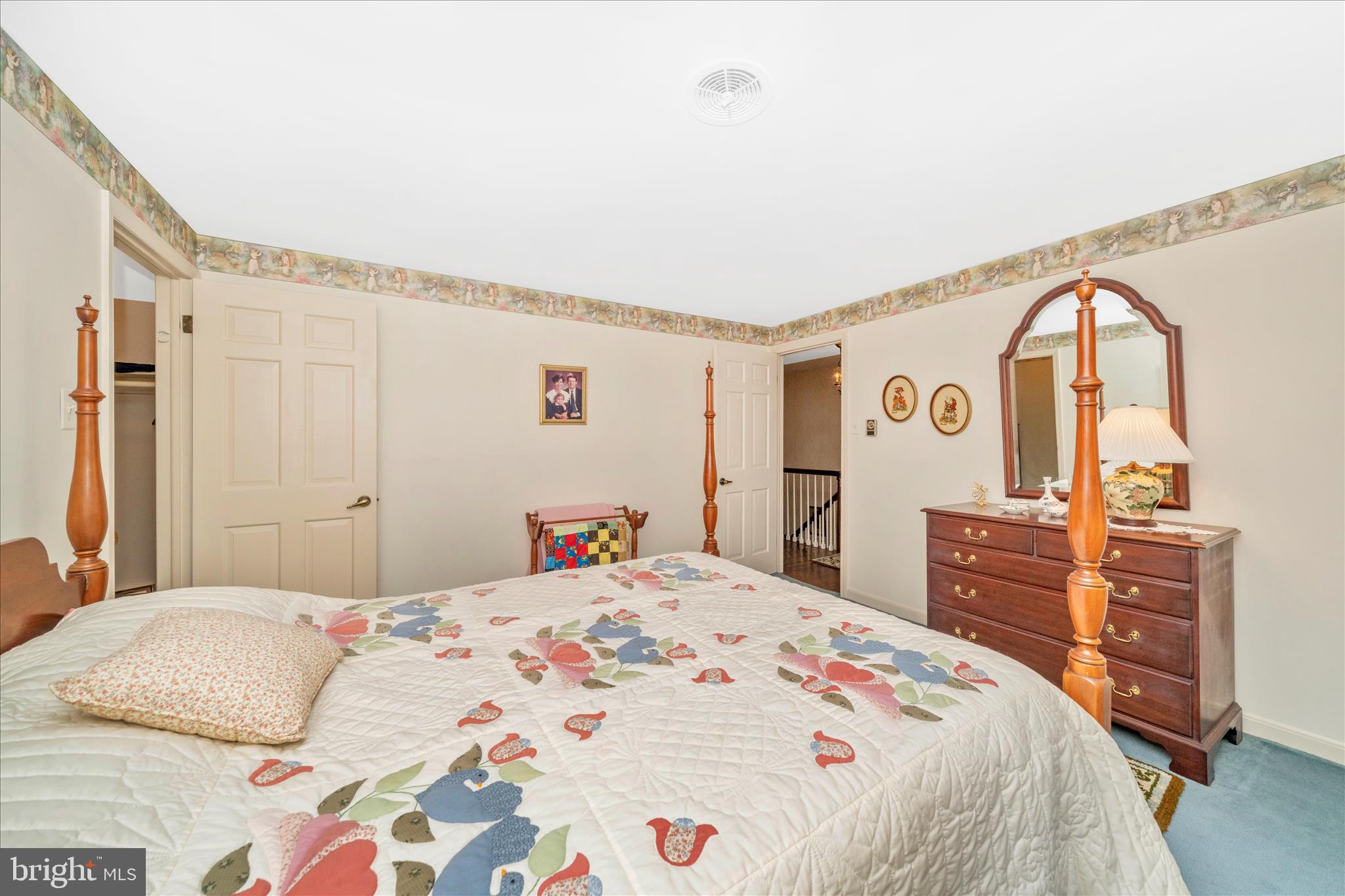 1900 MAPLEWOOD DRIVE