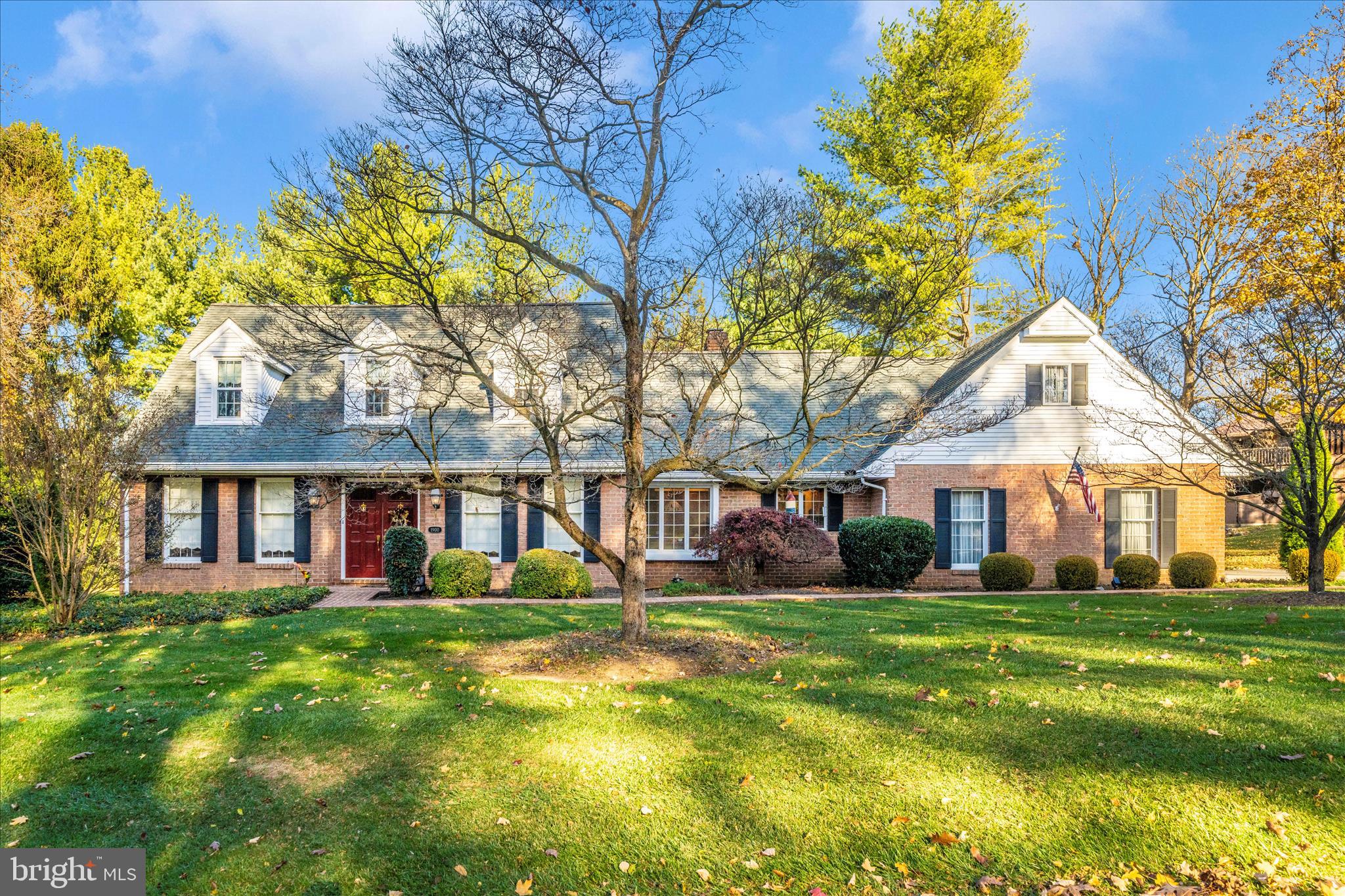 1900 MAPLEWOOD DRIVE
