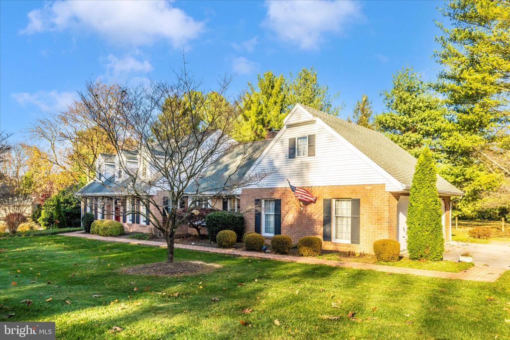1900 MAPLEWOOD DRIVE