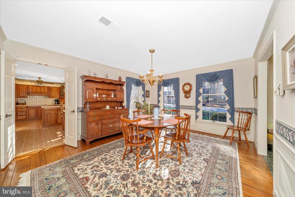 1900 MAPLEWOOD DRIVE