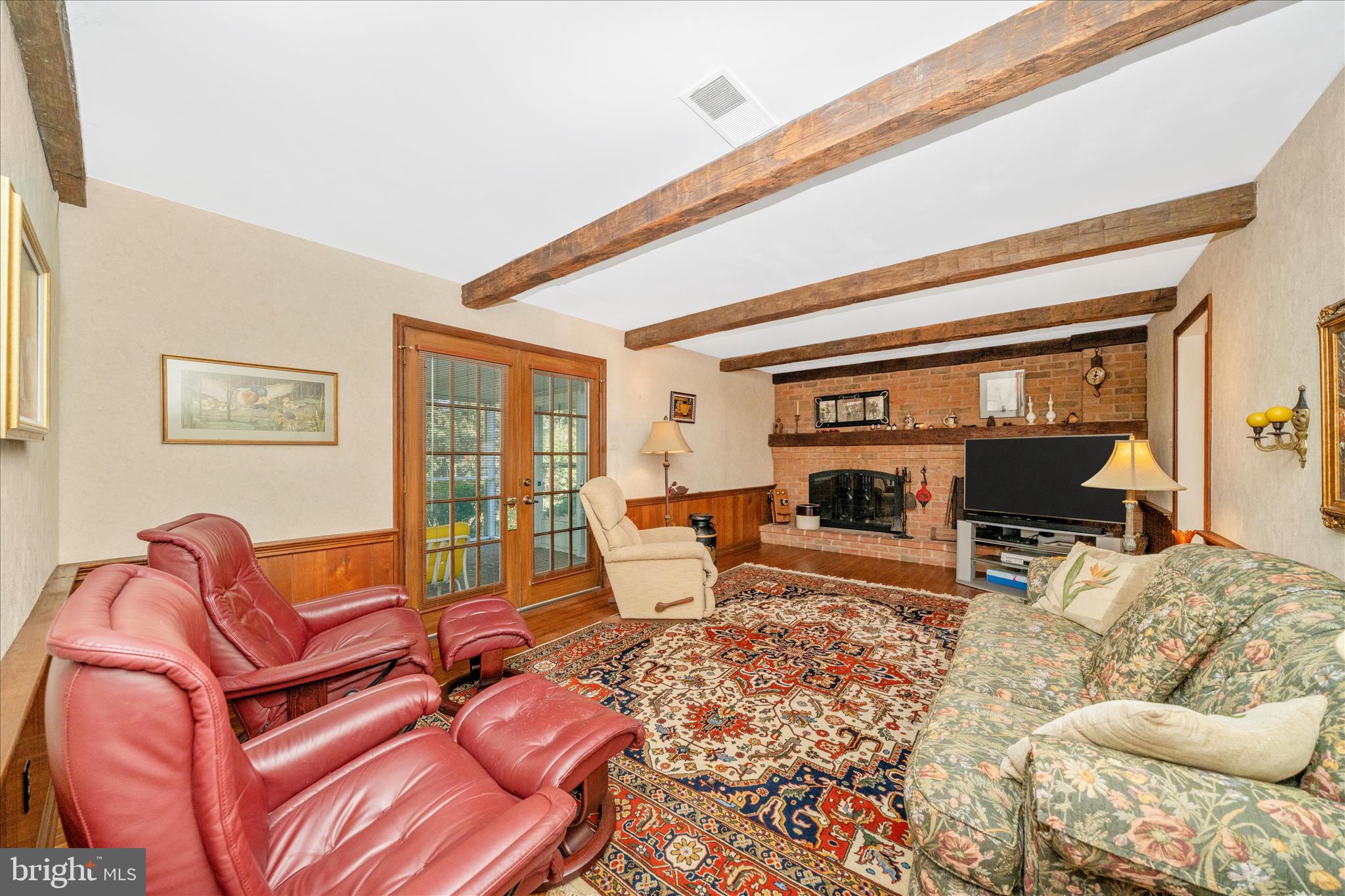 1900 MAPLEWOOD DRIVE