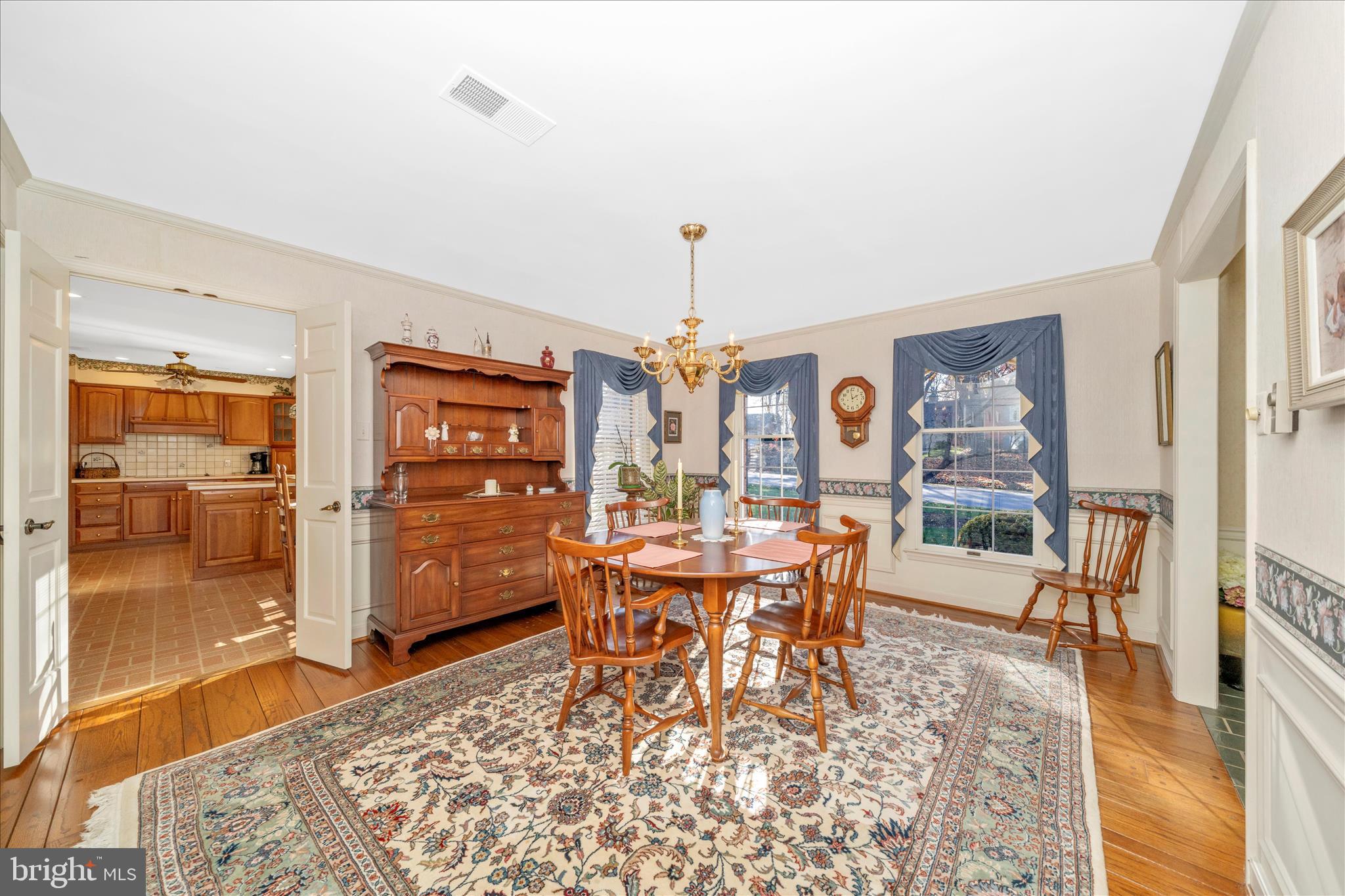 1900 MAPLEWOOD DRIVE