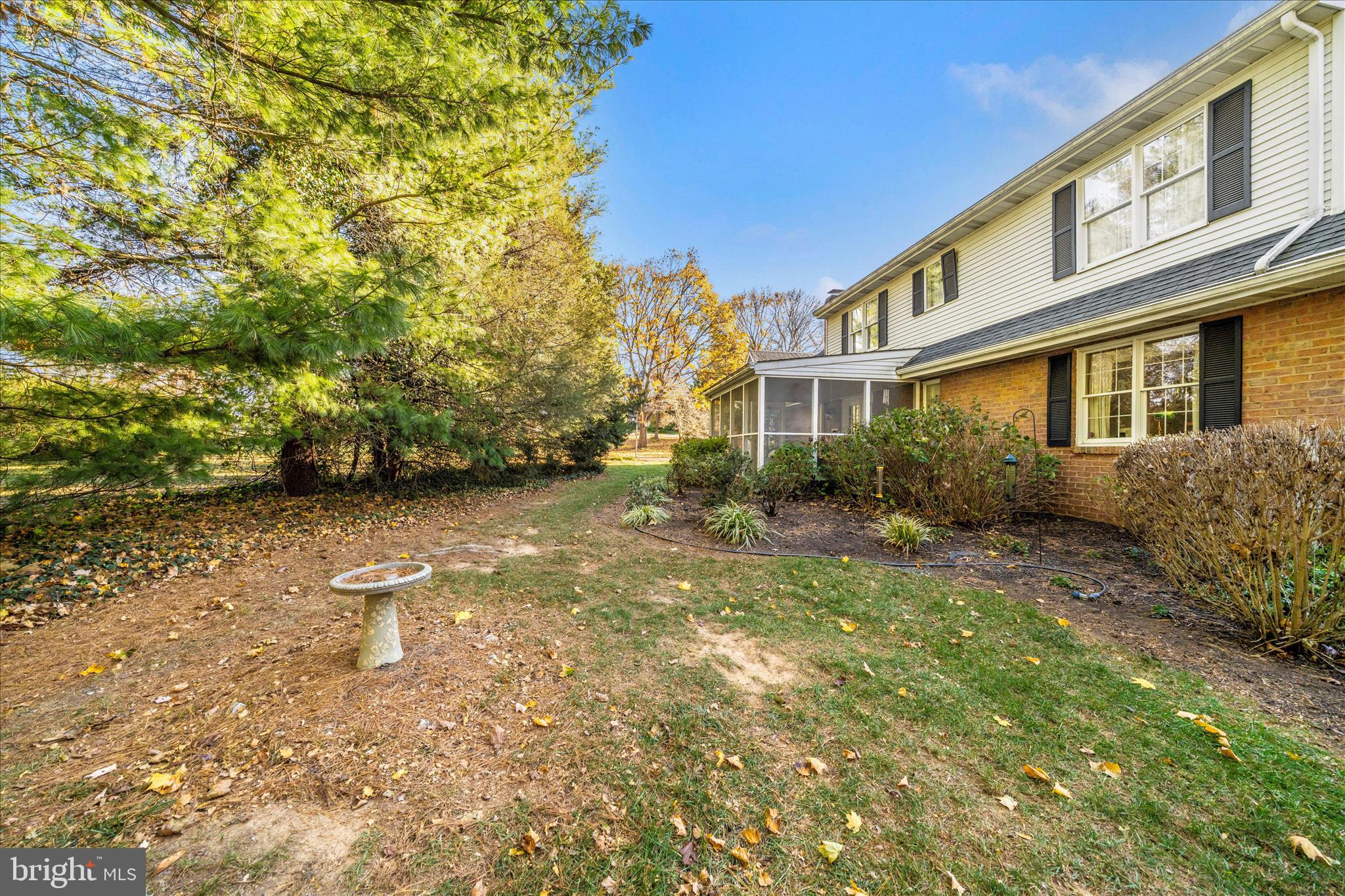 1900 MAPLEWOOD DRIVE