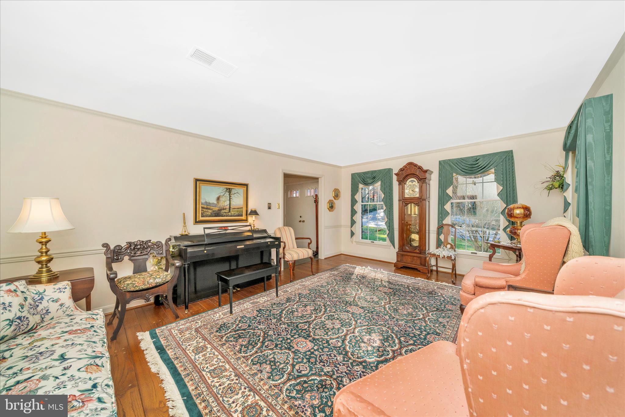 1900 MAPLEWOOD DRIVE